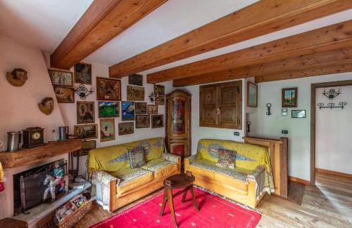 Dolonne Apartment | JOIVY Big Flat for 6 with Backyard and Parking in Courmayeur