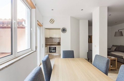 Bonfim Apartment | JOIVY Central & spacious apt in Porto