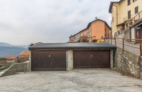 Cernobbio Apartment | JOIVY Fabulous Apt for 4 w/Balcony and Garage in Cernobbio