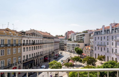 Sao Paulo Apartment | JOIVY Fabulous central studio in Lisbon w/river view