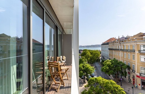 Sao Paulo Apartment | JOIVY Fabulous central studio in Lisbon w/river view