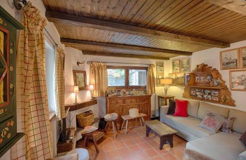 Dolonne Apartment | JOIVY Idyllic Flat for 7 with Free Parking Close to Ski Lift