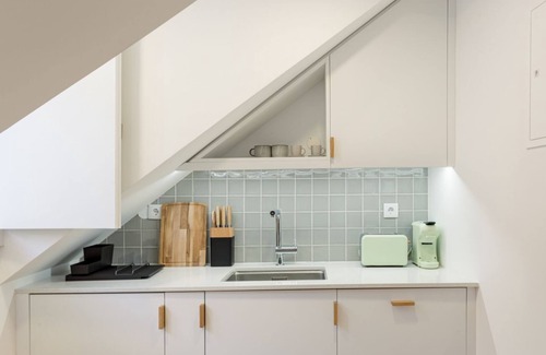 Misericordia Apartment | JOIVY Modern downtown studio