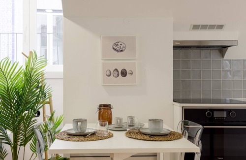 Misericordia Apartment | JOIVY Modern downtown studio