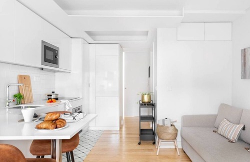 Merces Apartment | JOIVY Principe Real 2BR Apt w/Terrace nearby Botanical Garden of Lisbon