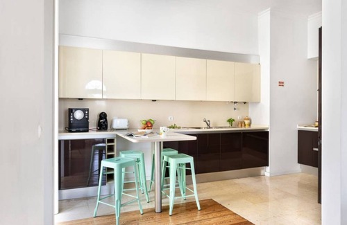 Martires Apartment | JOIVY Sleek flat near Pink Street