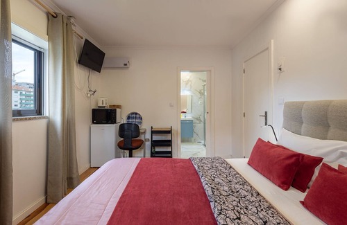 Mafamude Apartment | JOIVY Sleek studio in Vila Nova de Gaia