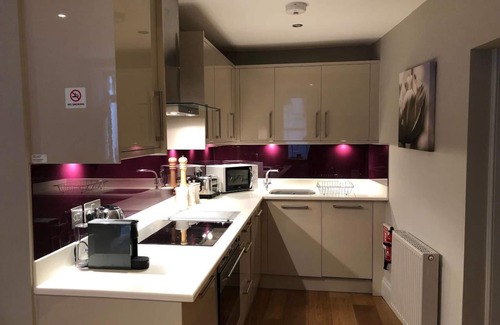 West End Apartment | JOIVY Super Central Luxury Edinburgh Apartment