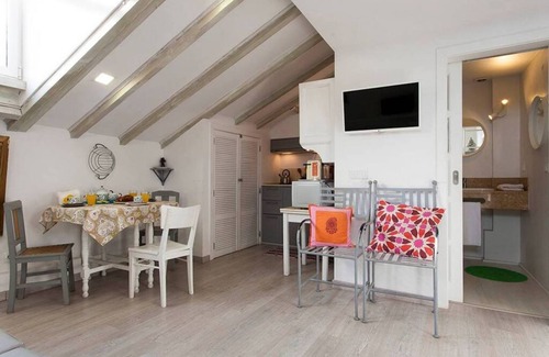 Santo Estevao Apartment | JOIVY Urban 2BR apartment in Alfama