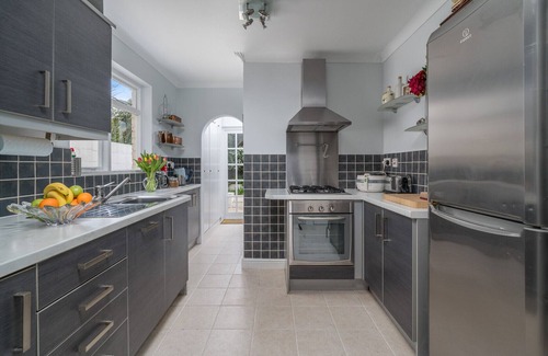 North Kensington Apartment | JOIVY Vibrant 1-bed flat near Portobello Market