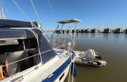 Parque das Nacoes Boat Rental | Joky - Floating refuge