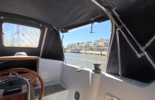 Parque das Nacoes Boat Rental | Joky - Floating refuge