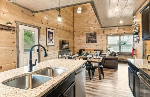 Sevierville House | Jolene - Pool, Hot Tub, Games Near Dollywood & The Island in P-Forge