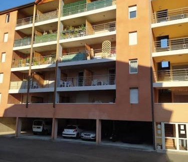 Lourdes Apartment | joli appartement T2 très bien situé, parking couvert