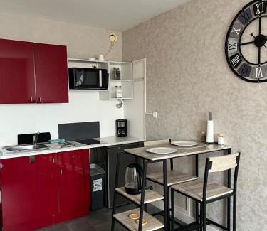 Moulins Apartment | Joli studio avec parking privé, bien situé