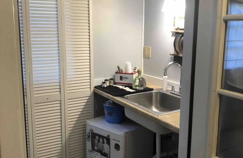 Tampa Apartment | Jolie Guesthouse: Minutes to Downtown, Historic Ybor, Port