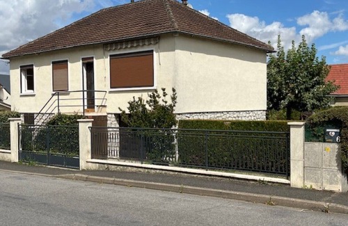 Chateaudun House | Jolie Maison Avec Jardin Arboré