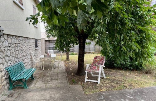 Chateaudun House | Jolie Maison Avec Jardin Arboré