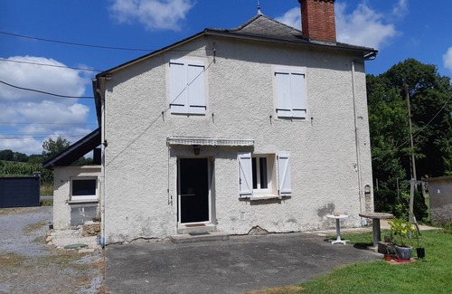 Monein House | Jolie Maison Béarnaise Rénovée Dans un Cadre Verdoyant