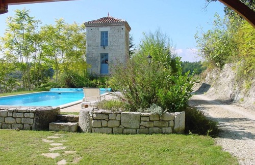 Pons House | Jolie maison de campagne, PISCINE avec vue sur les hauteurs 💛