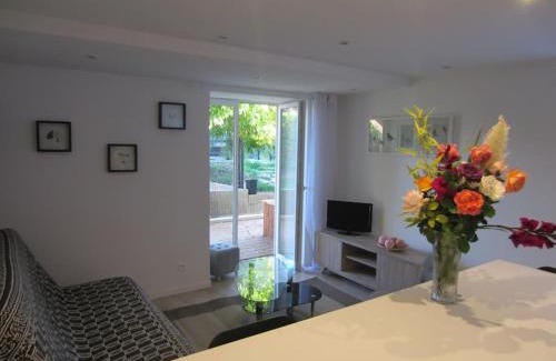 Millau Apartment | Jolie T2 rénové avec jardin clos et parking privé