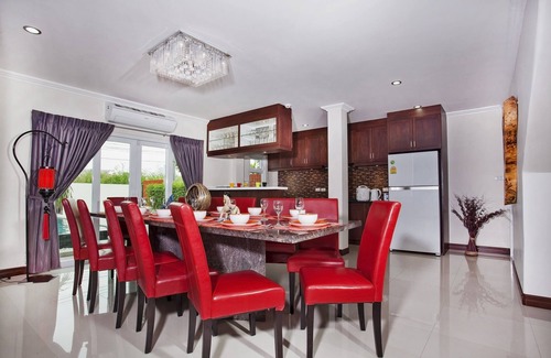 Na Kluea Villa | Jomtien Pool Villa 7 Bedrooms