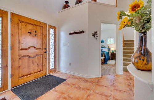 Leander House | Jonestown Retreat with Deck 6 Mi to Lake Travis!