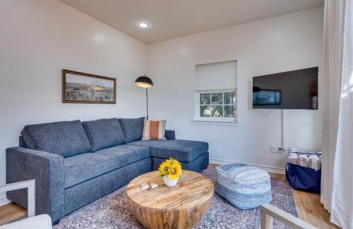 Leander House | Jonestown Retreat with Deck 6 Mi to Lake Travis!