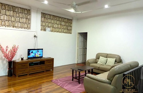 Tiga House | Jonker Walk Melaka Family House 8pax Wifi IconStay