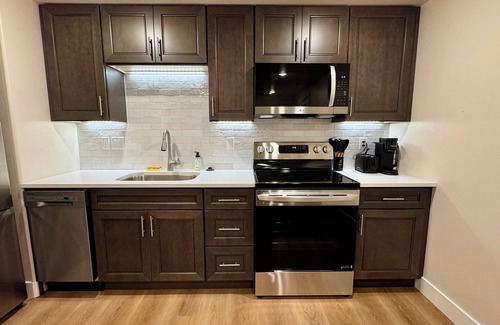 Saratoga Springs Apartment | Jordan River Retreat. Charming 1 bedroom apartment in Lehi Ut on the river.