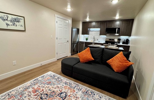 Saratoga Springs Apartment | Jordan River Retreat. Charming 1 bedroom apartment in Lehi Ut on the river.