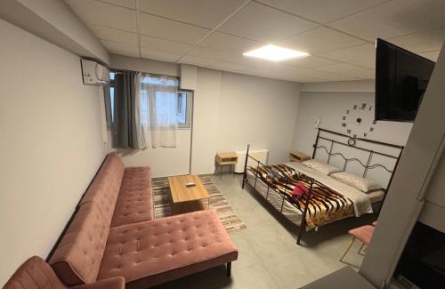 Vardaris Apartment | JORDANS ROOM 13