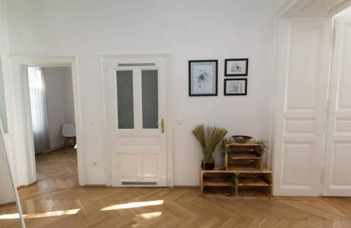 Oberdobling Apartment | josef's home I Kaiserzeit Residence I 02