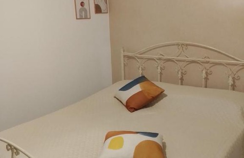 Lustra Bed & Breakfast | JOSEPHINE'S HOUSE ROOMS