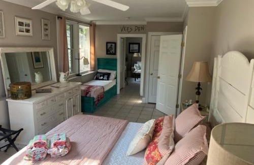 Hull Bed & Breakfast | Josephine's on the Bay Bed and Breakfast