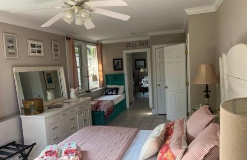 Hull Bed & Breakfast | Josephine's on the Bay Bed and Breakfast
