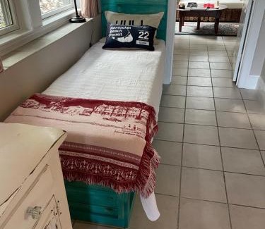 Hull Bed & Breakfast | Josephine's on the Bay Bed and Breakfast