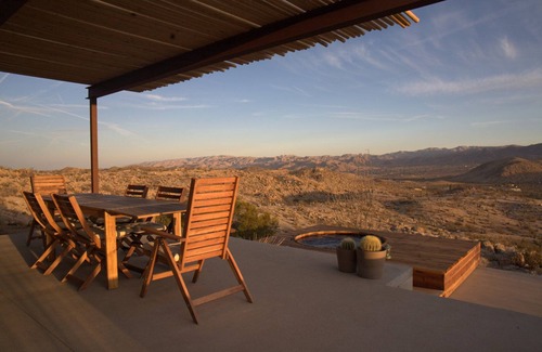 Yucca Valley House | Joshua Tree Green House With Outdoor Hot Tub