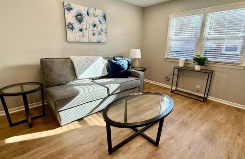 Joslyn Castle Apartment | Joslyn 1- Newly Refinished 1 Bdrm