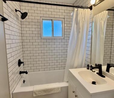 Joslyn Castle Apartment | Joslyn 5-One Bdrm walk to UNMC
