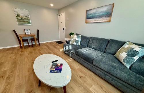 Joslyn Castle Apartment | Joslyn 5-One Bdrm walk to UNMC
