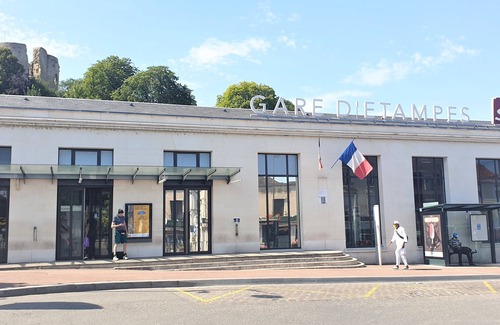 Etampes Apartment | Journey to the heart of Etampes
