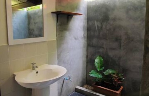 Nuea Khlong Hotel | Joy Bungalow