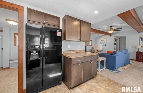 Scott County House | JOY by the River 3-bedroom RIVERSIDE bungalow w/WiFi, AC in charming Le Claire