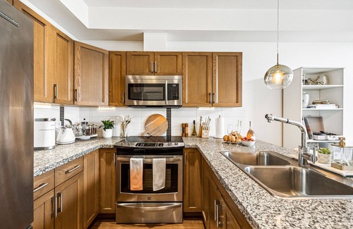 Central Okanagan Condo | Joy's Chic Suite | 2 BR w Hot Tub & Sunrise Mountain View!