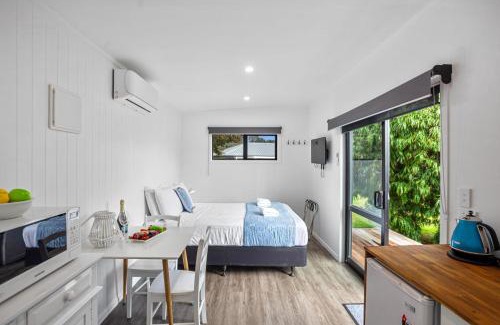 Whangamata House | Joy's Rest Cabin - Whangamata