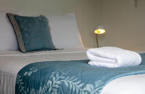 Whangamata House | Joy's Rest Cabin - Whangamata