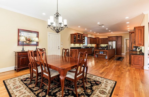 Griffin House | Joyce's Place at Addis Acres/spacious luxury/gorgeous water view/fire pit