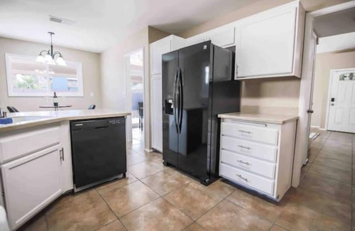 Paradise Valley House | Joyful 3 Bed/3 Bath Home near Airport and Strip