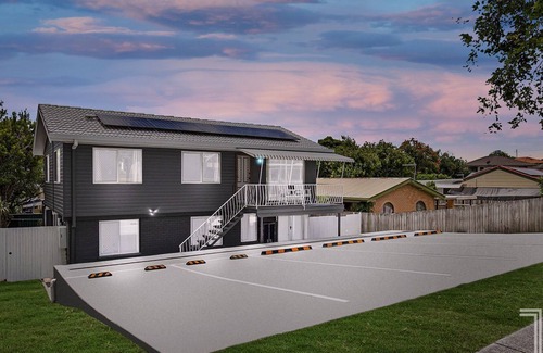 Wishart House | Joyful 3 Bedroom downstairs House with Free Parking Onsite